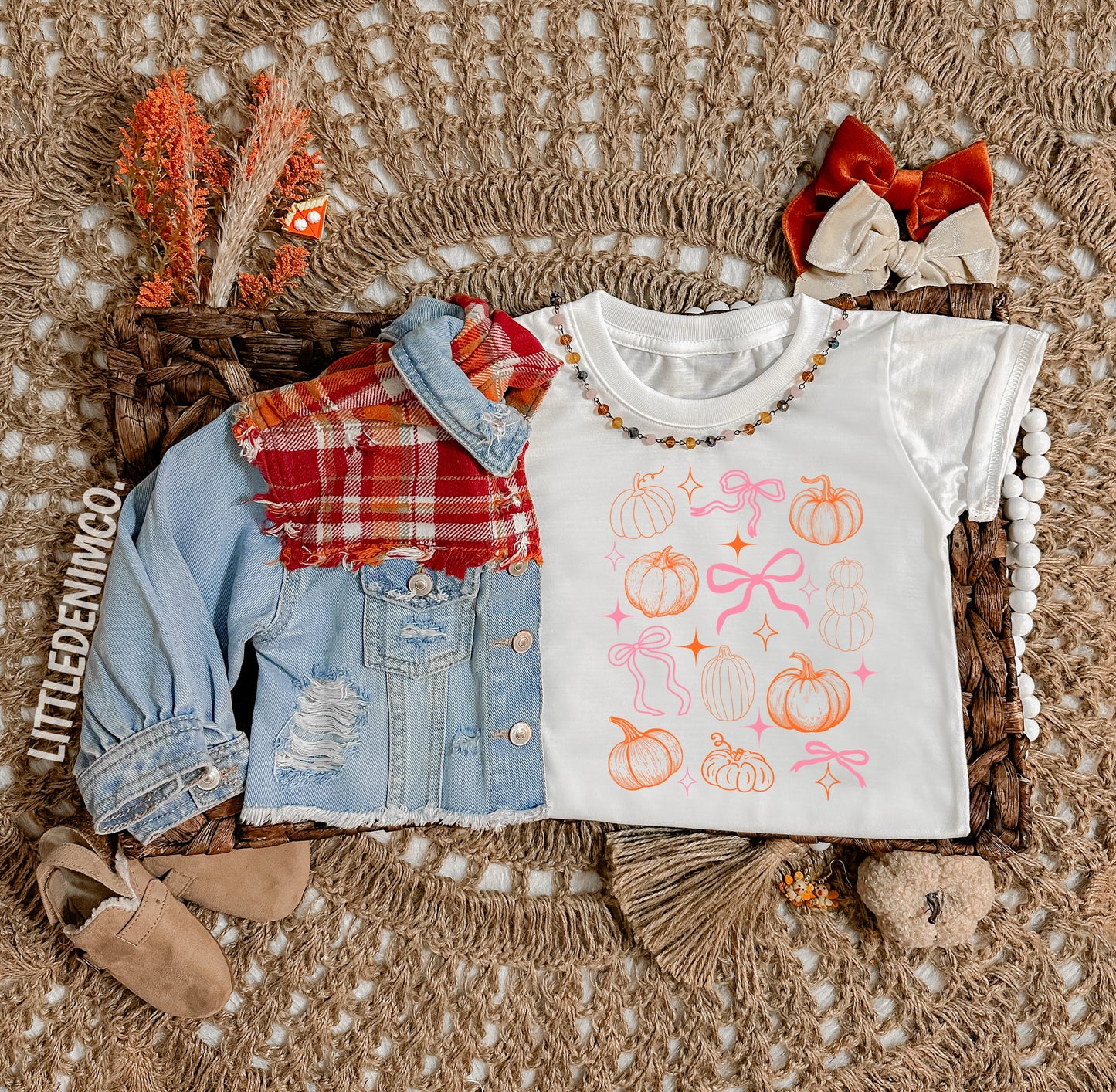 Pink bows & Pumpkins