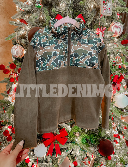 Camo quarter zip (NO CODES)